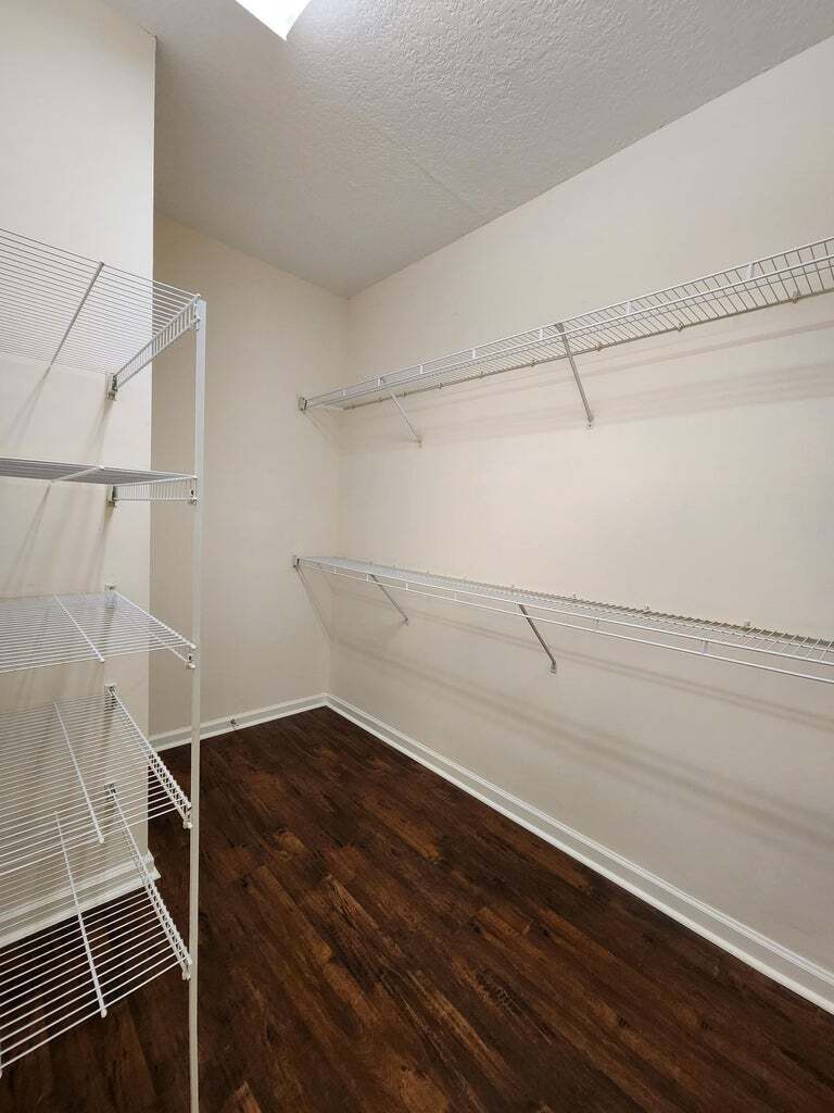 Building Photo - 2024 Alta Meadows Ln