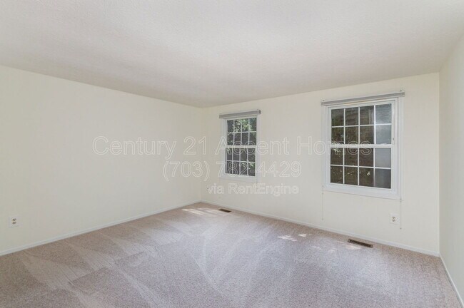 Building Photo - 7690 Middle Valley Dr