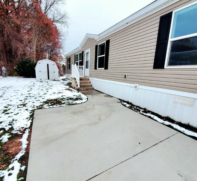 Building Photo - 9359 Starboard Dr