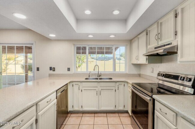 Building Photo - Spacious 5-Bedroom Home in the Heart of Sc...