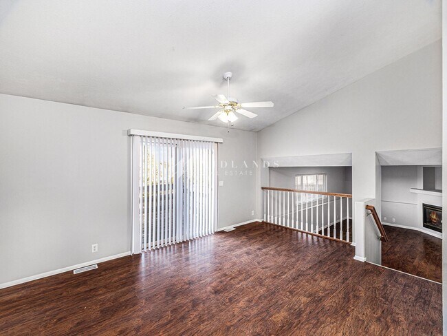 Building Photo - Multi-Level Elkhorn Home