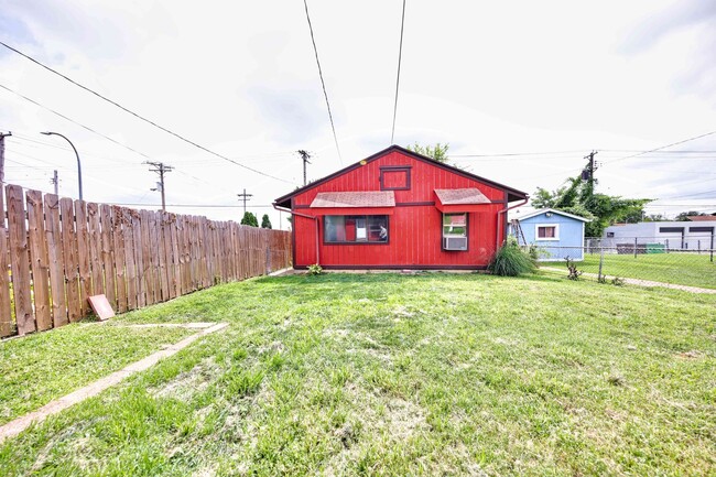 Building Photo - Completely renovated 3 bedroom 1 bath home...