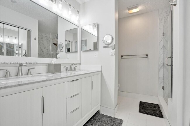 Building Photo - 925 Oak Harbour Dr