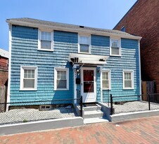 Building Photo - 285 Roxbury St