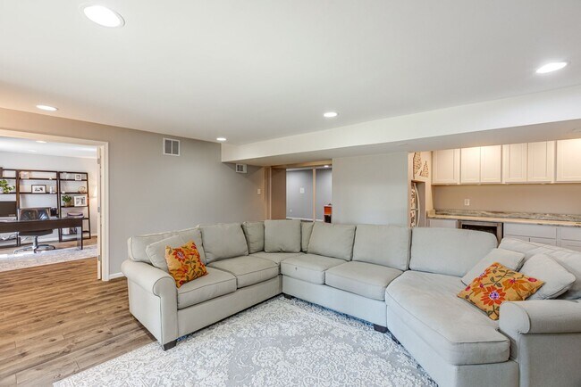 Building Photo - 5624 Kemp Ln
