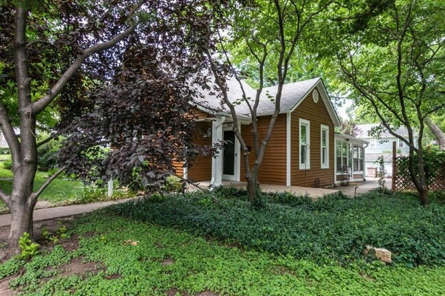 Primary Photo - QUAINT COTTAGE IN THE CENTER OF IT ALL!