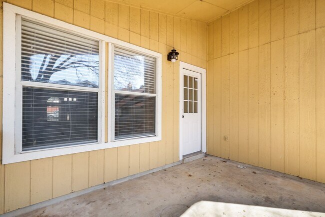 Building Photo - Carpet-Free Home with High Ceilings & Outdoor Retreat