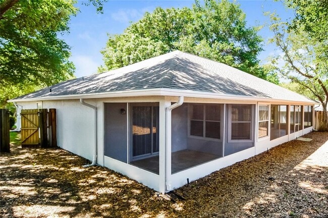 Building Photo - 33303 Lake Bend Cir