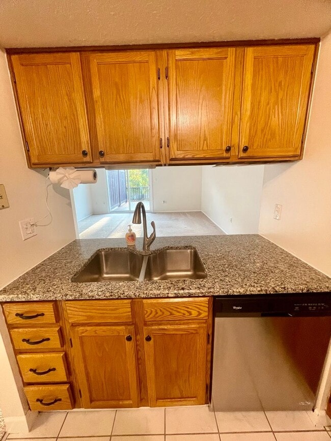 Building Photo - 2 Bed 1.5 Bath- Oakdale PA! Hawthorne Vill...