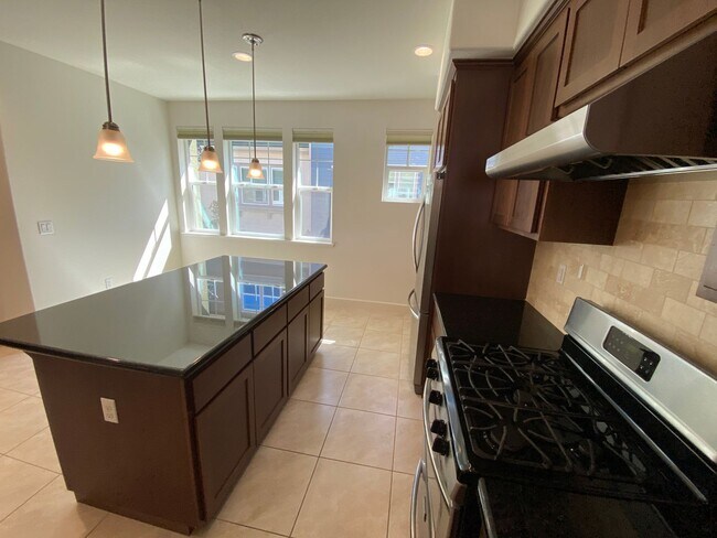 Building Photo - SUNNYVALE - executive townhome with amazin...