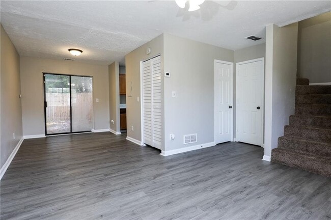 Building Photo - 7000 Oakhill Cir