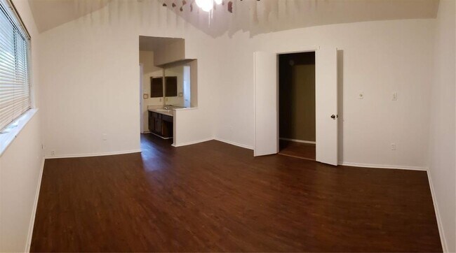 Building Photo - 5843 Sunnygate Dr