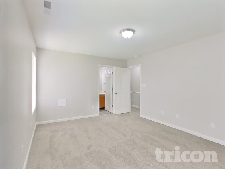 Building Photo - 4261 Sycamore Ct