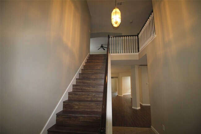 Building Photo - 16730 Town Glade Dr