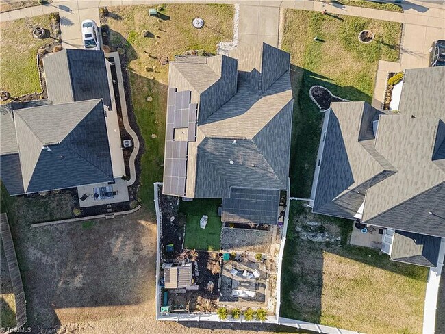 Building Photo - Lease to Own