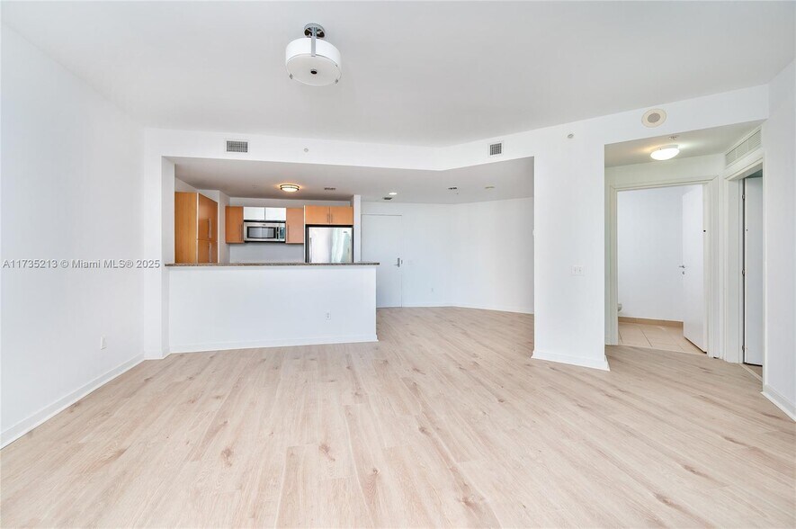 Building Photo - 300 S Biscayne Blvd