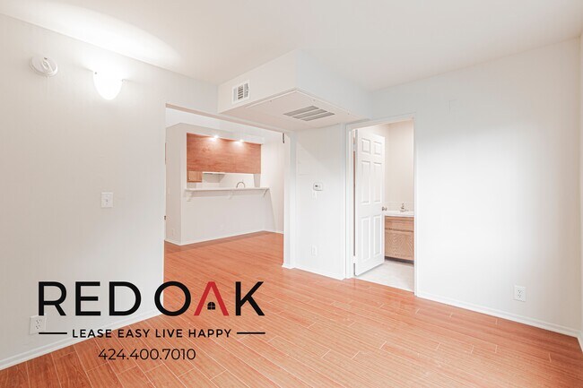 Building Photo - 4651 Cahuenga Blvd
