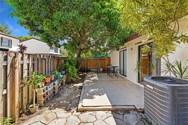 Building Photo - 6701 SW 129th Ct