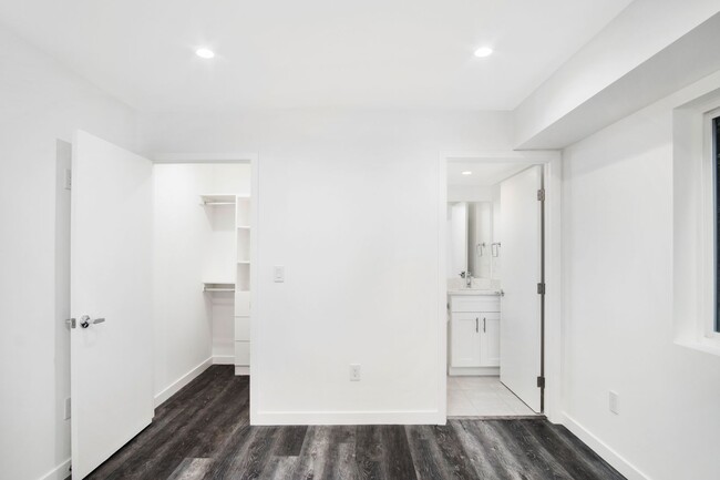 Building Photo - 10924 1/2 Hesby St