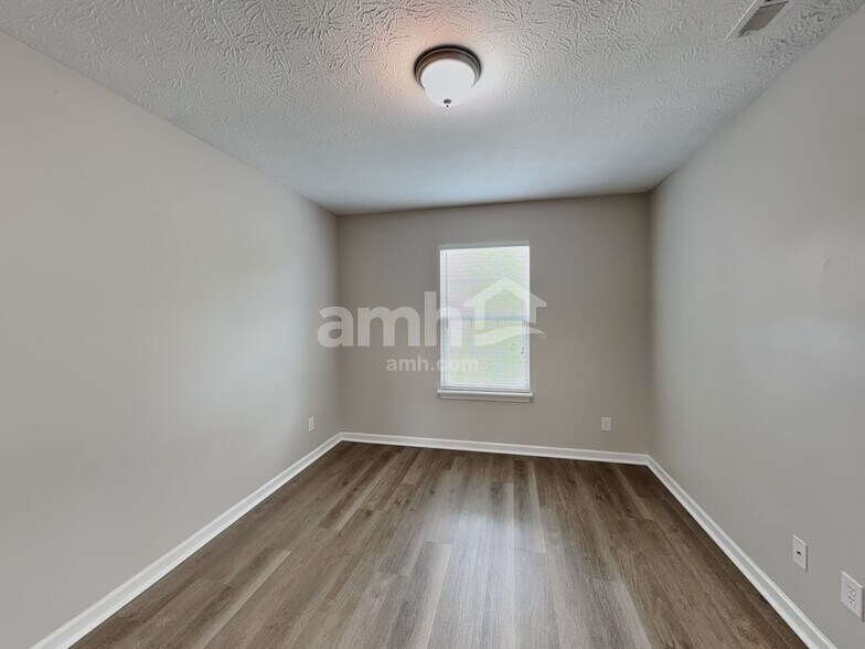 Building Photo - 1127 Fiesta Dr