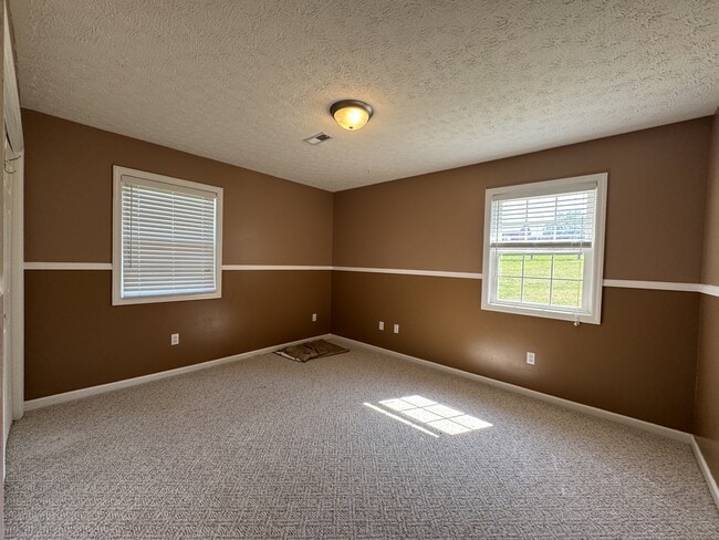 Building Photo - 36 Bayley Dr