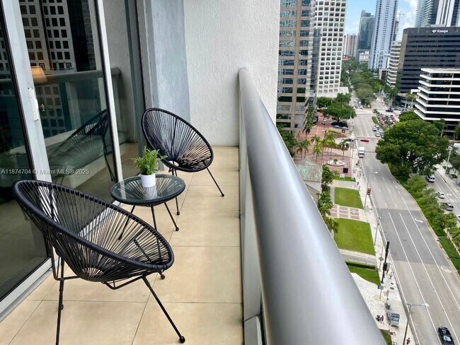 Building Photo - 485 Brickell Ave
