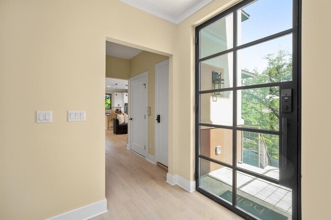 Building Photo - 1405 Parkinson Dr