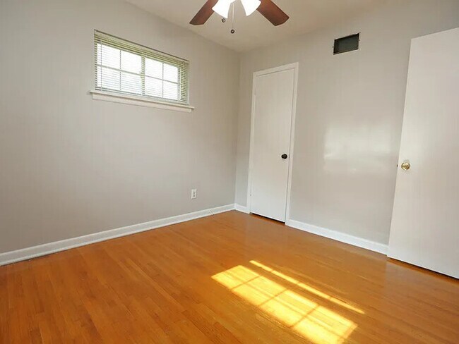 Building Photo - 3 bedroom 2 bathroom