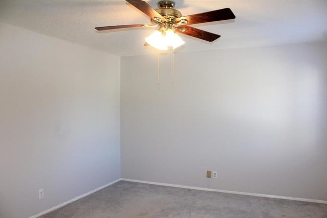 Building Photo - 2233 Shadow Valley Rd