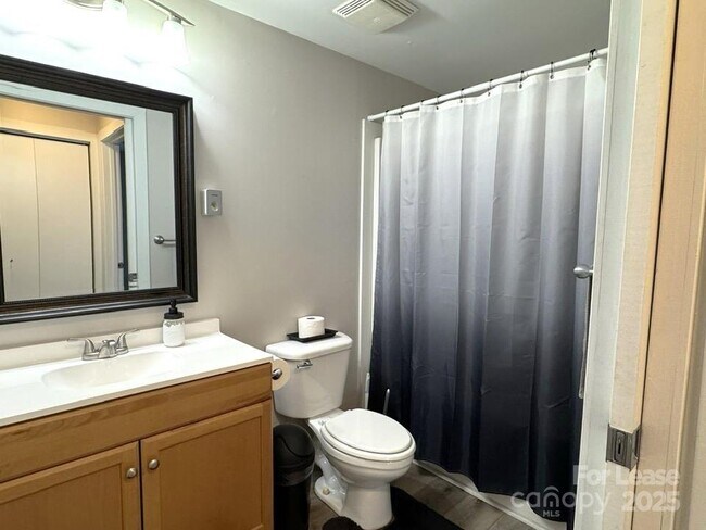 Building Photo - 715 N Church St