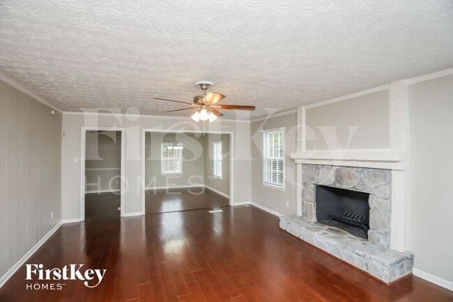 Building Photo - 1593 Pine Shadows Dr