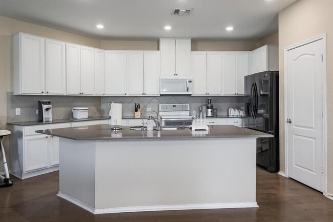 Building Photo - 6300 Garden Rose Path