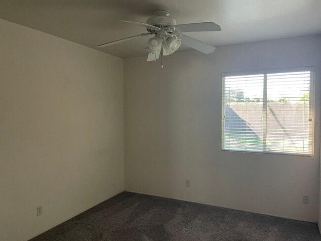 Building Photo - 3 bedroom 1 bath sweet home