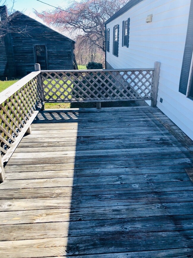 Building Photo - MOVE-IN READY! NO HUD OR SECTION 8