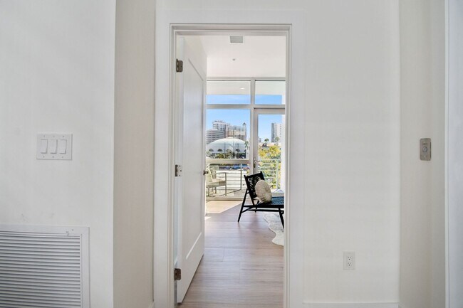 Building Photo - 1343 4th St