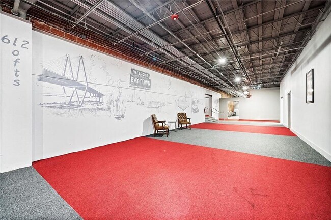 Building Photo - 612 W Texas Ave