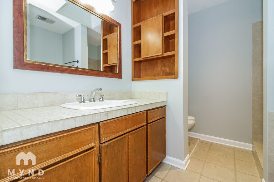 Building Photo - 2201 Montego Dr