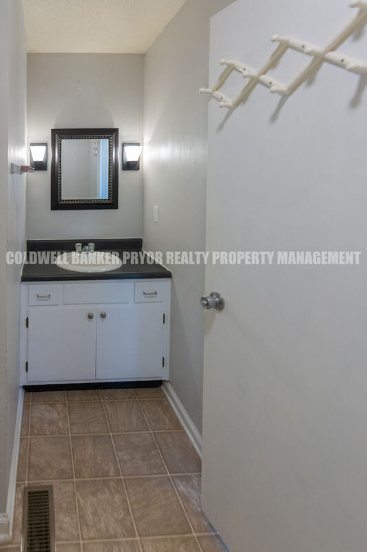 Building Photo - 598 Highland Dr