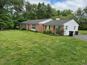 Building Photo - Spacious 3 Bed 2 Bath Rancher In Oxford