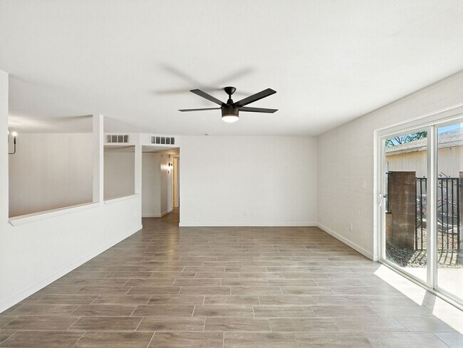 Building Photo - Fully upgraded home with garage!