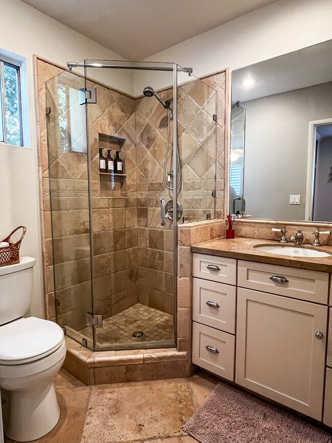 Building Photo - 700 Westmount Dr