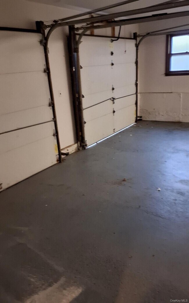 Building Photo - 5 Suzie Dr