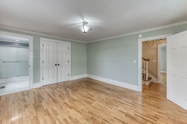 Building Photo - 5 Bedroom / 3.5 Bath Home Blountville, TN