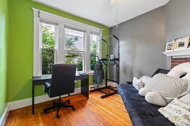 Building Photo - 253 W Elm St