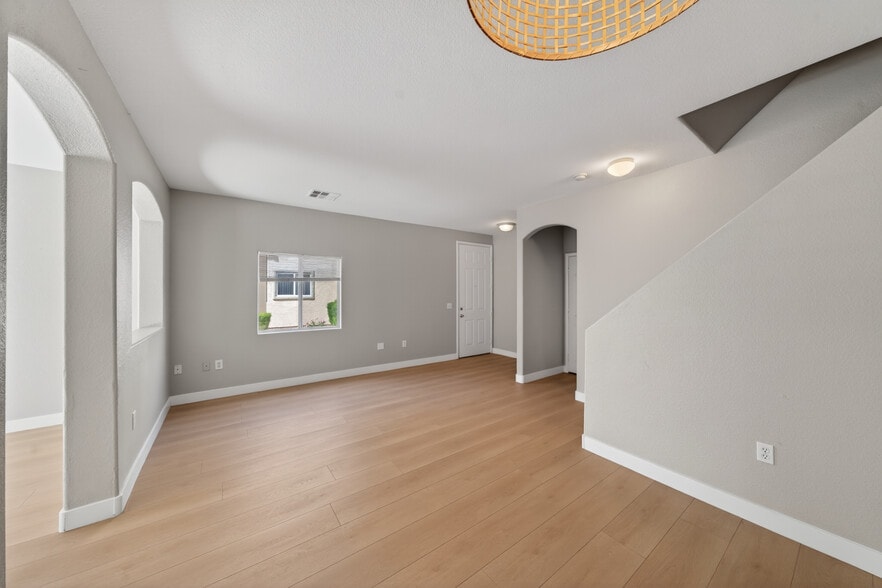 Building Photo - 6321 Blowing Sky St