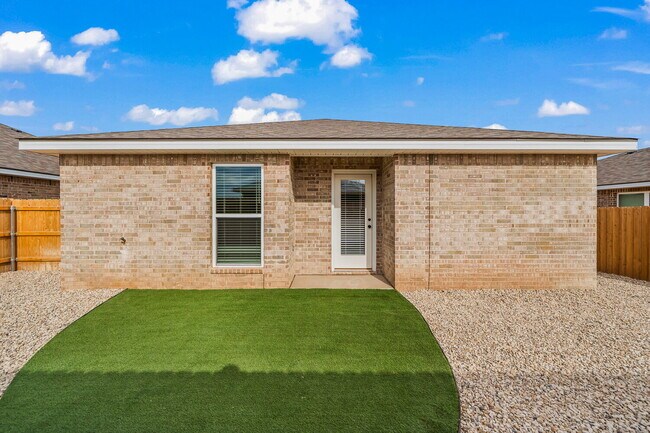 Building Photo - Charming Cottage in Frenship ISD!