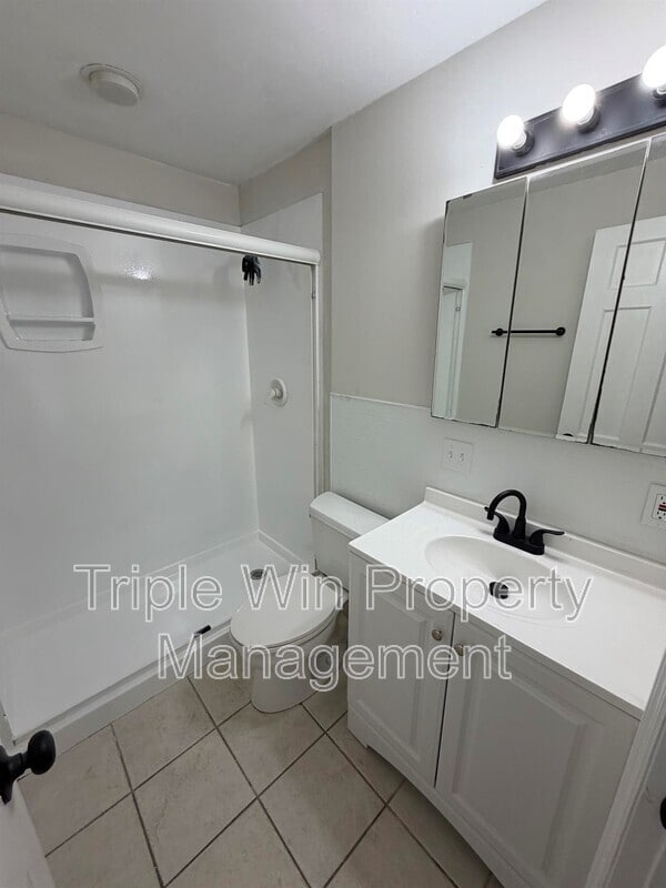 Building Photo - 8652 White Ave