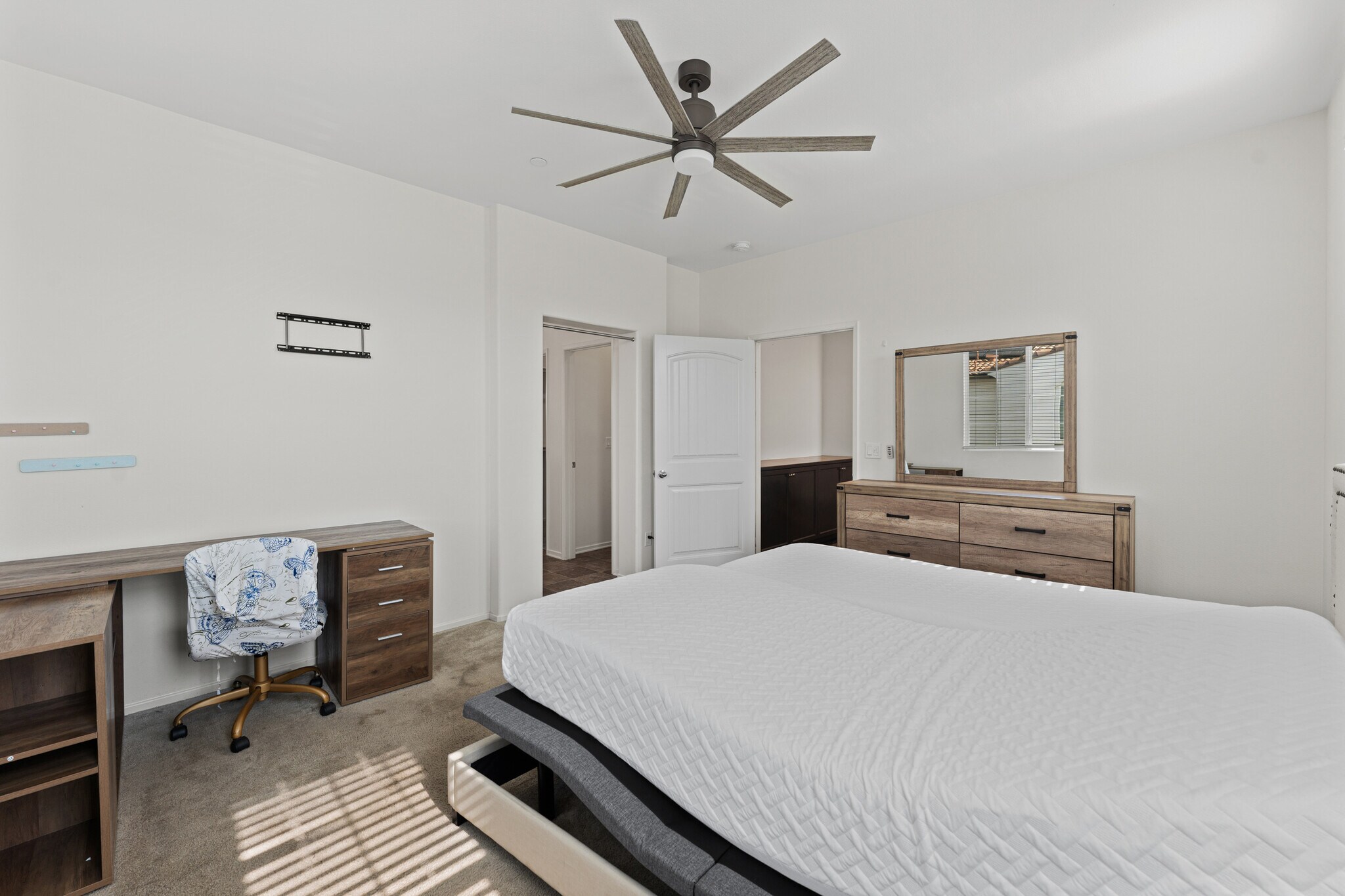 Building Photo - 30324 Town Square Dr