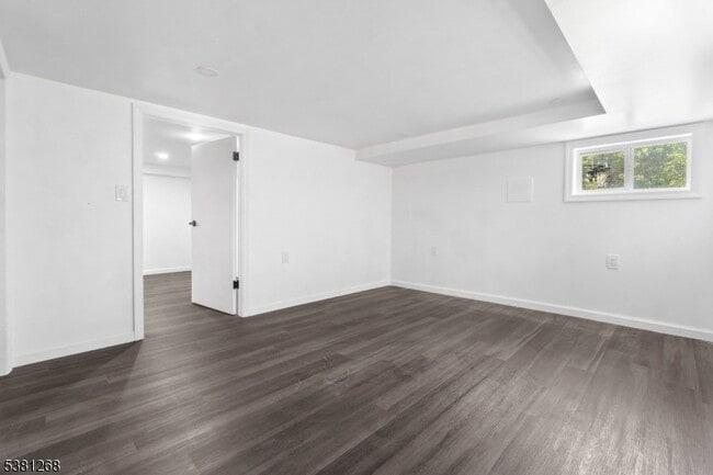 Building Photo - 656 Park Ave