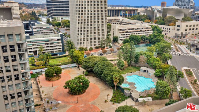 Building Photo - 800 W 1st St